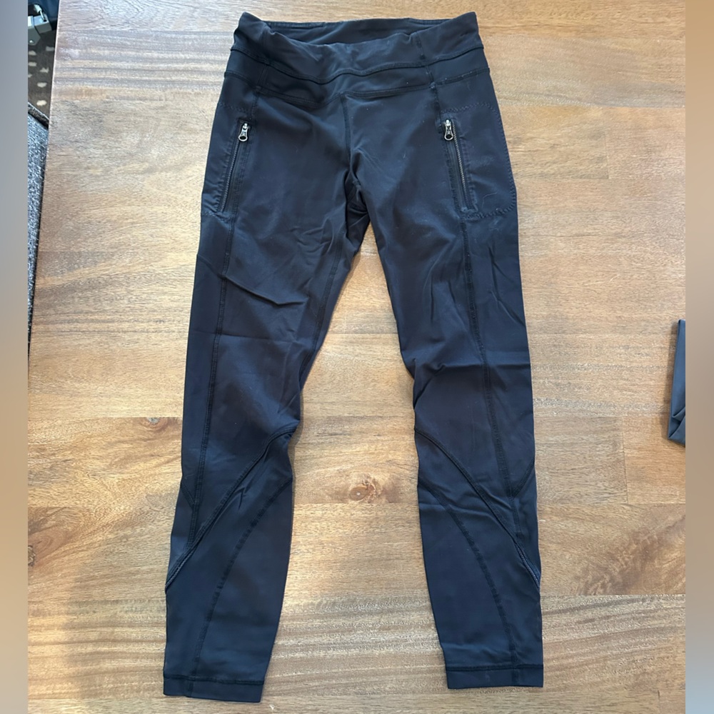 Lululemon size 6 Black Athletic Leggings with Zipper Pockets